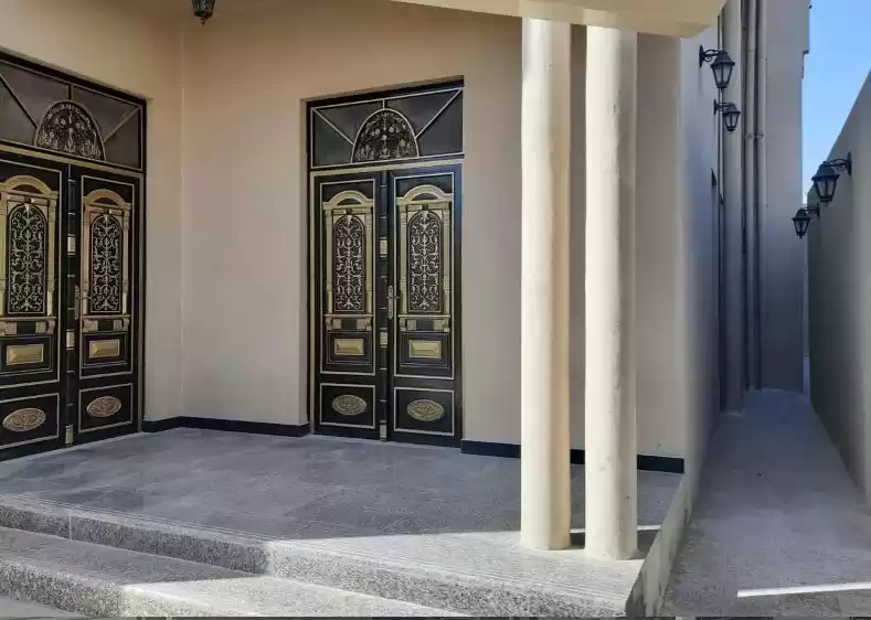 Résidentiel Propriété prête 5 chambres U / f Villa autonome  a louer au Al-Sadd , Doha #9750 - 1  image 